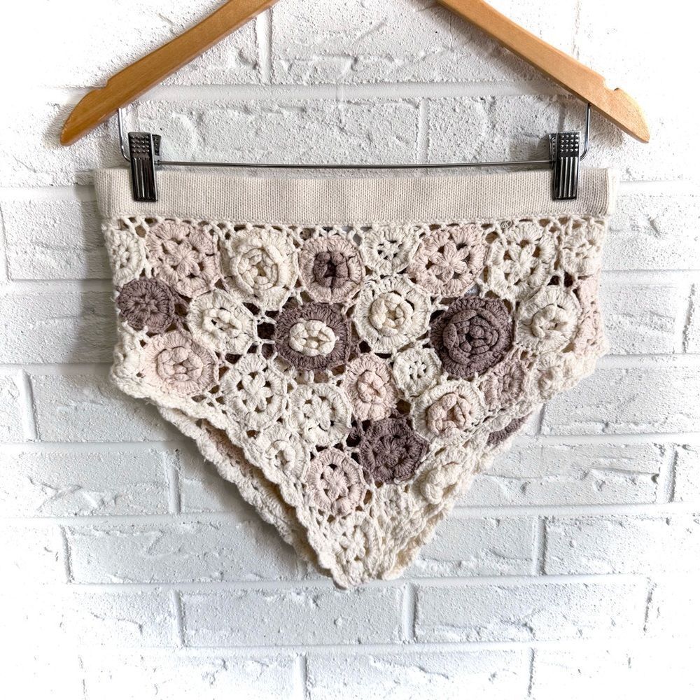 Zara Limited Edition Floral Rosette Crochet Knit Shorts Size M/L - Picture 2 of 6